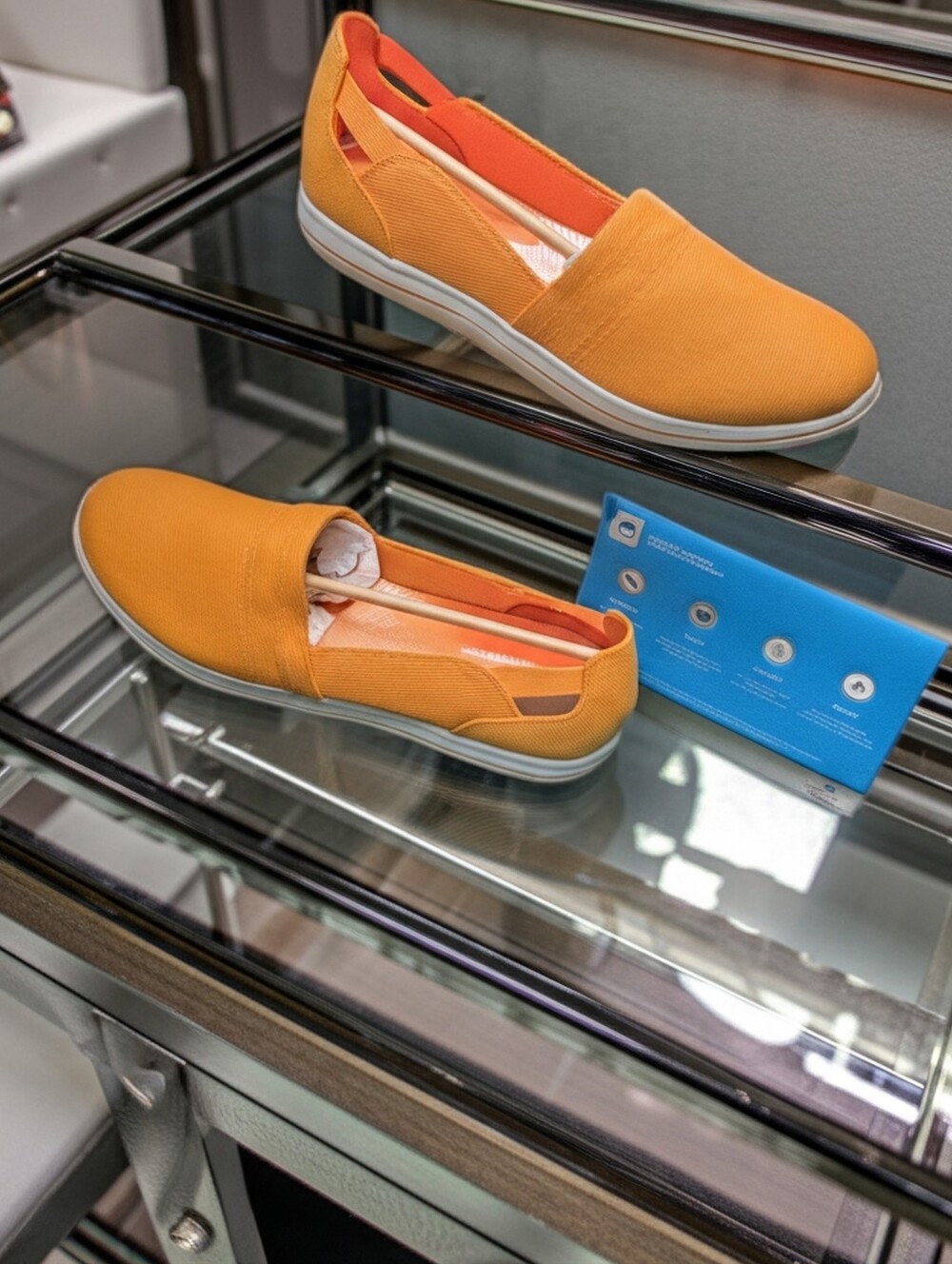 New Clarks Breeze Slip-On Canvas Loafers in Mustard Orange 9 Narrow